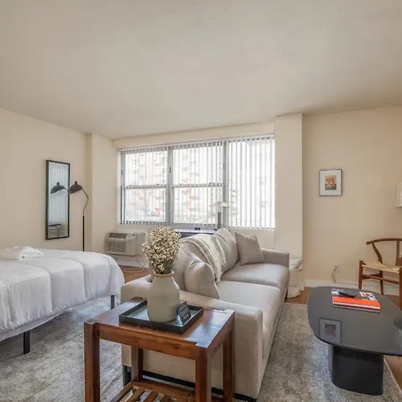 Classic Dt 1Br With City View By Zencity